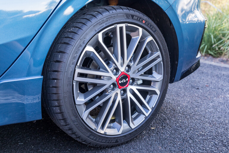 Which Car Car Reviews 2021 Kia Cerato GT Hatch Wheels Tyres